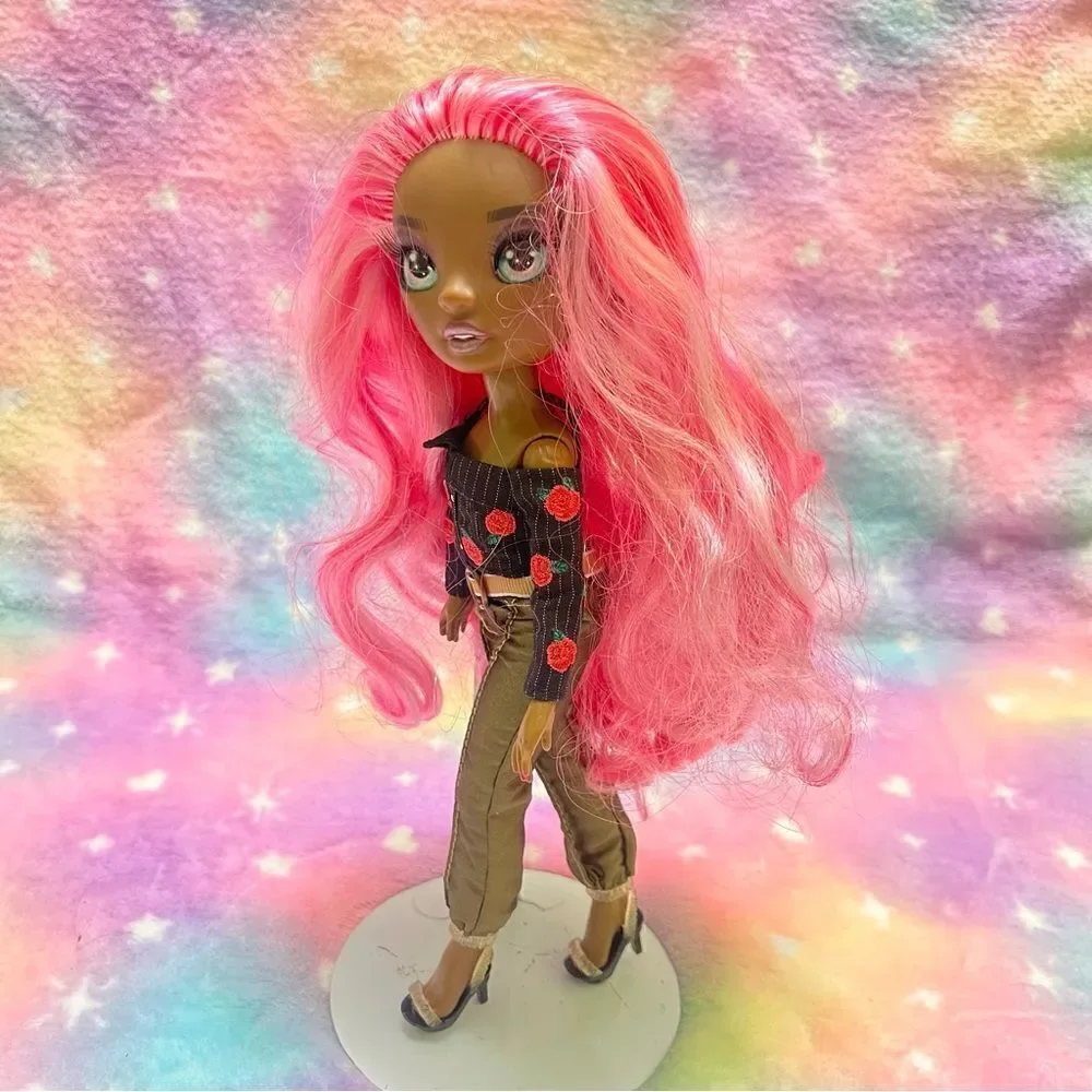 Rainbow  🌈🩷🩷High Dari Roselyn doll